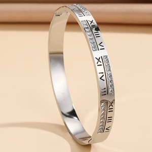 Brazalete Unisex de Acero Inoxidable Chapado en Oro de 18K con Zirconia, Diseño de Flecos, Resistente al Agua, con Números Romanos, Estilo Punk, para Aniversario - Product Image 4