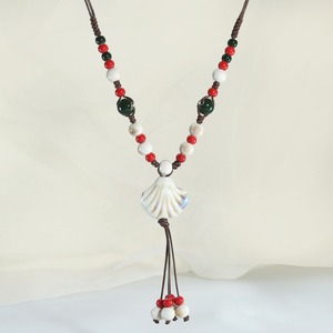 Женское колье с керамическими бусинами - Product Image 3