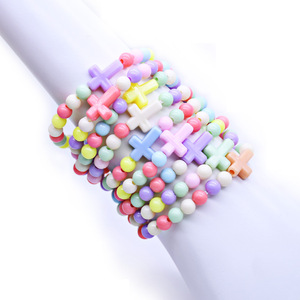 Pulseras de cuentas cruzadas de plástico coloridas, cuerda elástica, regalo para niños, joyería, accesorio de moda de color aleatorio - Product Image 2