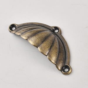 Antique Style Seashell Cabinet Handle Zinc Alloy Bronze Traditional Design Furniture Handle - Product Image 1