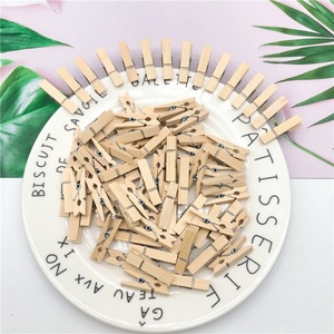 Pinces en bois naturel de style international, mini pinces colorées en bois de jasmin, pinces à photos, accroche-photos en corde de chanvre - Product Image 1
