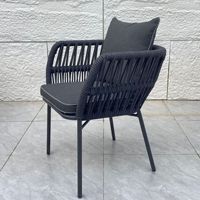 Ensemble de salle à manger d'extérieur nordique en corde PE avec table en pierre frittée à structure en aluminium et fauteuils rembourrés imperméables – Mobilier d'extérieur