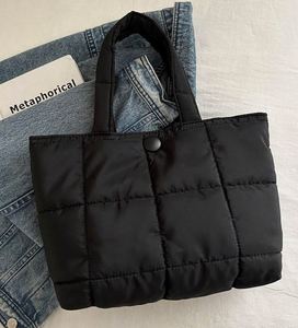 Sac fourre-tout matelassé pour femme, nouvelle collection 2026, sacs à main de créateur tendance, sacs matelassés personnalisés pour femme, vente en gros - Product Image 1