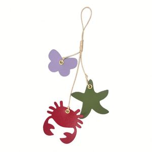 Llavero de Cuero PU con Dijes de Animales Marinos: Estrella de Mar, Cangrejo, Manta, Delfín, Tortuga, Mariposa, Hojas y Flores, Regalos Promocionales de Bienvenida - Product Image 6