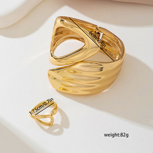 Conjunto de anillo de pulsera de mujer abierto hueco geométrico de metal irregular personalizado de moda - Product Image 4