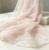 Robes de demoiselle d'honneur en organza rose clair transparent avec nœud brodé de sequins blancs et broderie florale pour l'été (garçons et filles)