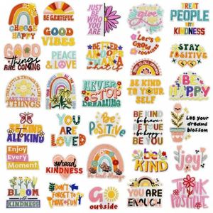 Patchs brodés faits main en sergé avec lettres et expressions anglaises pour chapeaux et vêtements (vente en gros) - Product Image 1