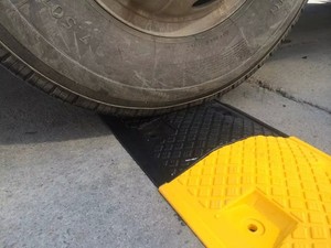 Vente en gros d'usine - Nids-de-poule en caoutchouc pour allée, 500*350*50mm, pour la sécurité routière - Product Image 4