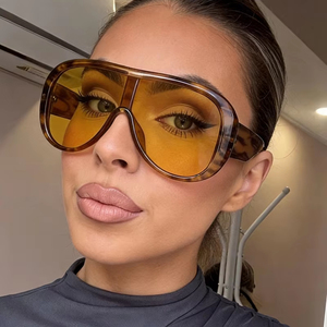 Lunettes de soleil rétro 2026 avec logo personnalisé, monture large pour homme, verres monobloc surdimensionnés UV400 pour femme - Product Image 1