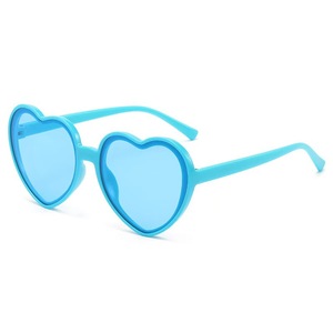 Nuevas Gafas de Sol con Forma de Corazón, Montura Completa de PC, Espejo Decorativo para Mujer, Moda Primavera 2026 - Product Image 3