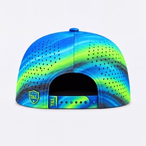 Casquette de golf unisexe imperméable en PVC bleu vert fluo avec patch, cordon et fermeture snapback, 5 panneaux perforés respirants pour activités sportives et extérieures - Product Image 4