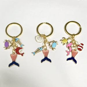 Llavero <span class=keywords><strong>de</strong></span> recuerdo <span class=keywords><strong>de</strong></span> playa único con múltiples dijes: Anillo dorado, <span class=keywords><strong>Cangrejo</strong></span> morado, Delfín <span class=keywords><strong>rojo</strong></span>, Pez azul, Esqueleto, Cola <span class=keywords><strong>de</strong></span> sirena. Regalo. - Product Image 5