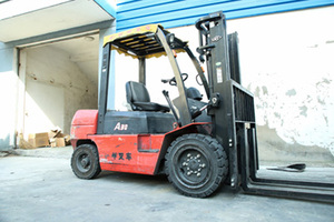 Neumáticos de Goma Sólida para Montacargas KingPower, Fabricados en China, Económicos, 8.25x15, Nuevos, con Rodamientos de Bolas, para Venta al por Menor - Product Image 2