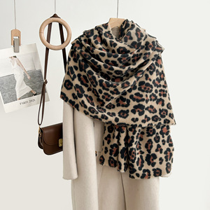 Zifeng OEM mode écharpe imprimé léopard pour l'automne et l'hiver femmes moderne <span class=keywords><strong>sauvage</strong></span> beauté cachemire chaud châle - Product Image 1