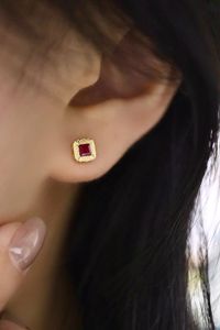 Boucles d'oreilles clous Xinfly en or jaune massif 18 carats avec halo de rubis véritable taille princesse 0,40 ct - Product Image 3