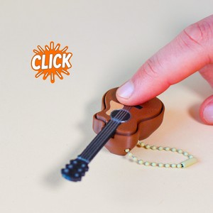 Nuevo llavero personalizado con forma de mini guitarra navideña impresa en 3D, juguete antiestrés. - Product Image 5