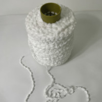 Fil à broder 1,4 Nm/1 100 % polyester, couleur blanc brut, fil chenille fantaisie avec espacement de 2 mm pour le tricot