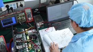 Rectificador Marino Monofásico de Alta Fiabilidad 28V 120A 85% Eficiencia Voltaje Constante Baja Ondulación Refrigeración por Aire IP22 para Barco - Product Image 4
