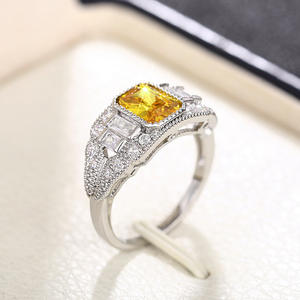 Anello da cocktail geometrico T0731 in oro bianco con topazio taglio baguette e pavé, anello da fidanzamento da donna di alta gioielleria - Product Image 5