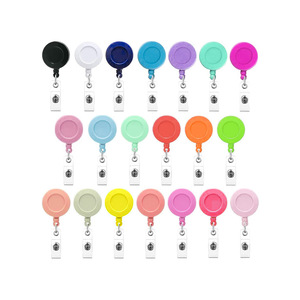 รอกหมุนพลาสติกพร้อมคลิปจระเข้ม้วนป้าย ID สีพาสเทลแบบปรับแต่งโลโก้ได้