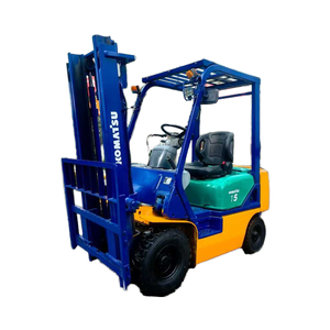 מלגזה ידנית עם הנעה אחורית, 3 טון, מנוע דיזל קומטסו, לשימוש פנימי, תורן דו-שלבי, מנוע בעירה פנימית, אורך מזלגות 1200 מ\\\"מ - Product Image 4