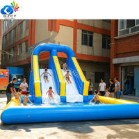 Toboggan aquatique gonflable commercial avec piscine pour fête de jardin, événement estival en plein air