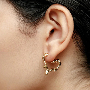 Conjunto de aretes y collar en forma de corazón de acero inoxidable, joyería de moda para mujer para fiestas. - Product Image 3