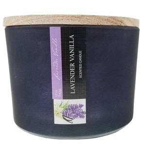 Bougie vintage parfumée givrée, avec couvercle en bois aimanté et en matériau de cire de soja, pot de luxe pour la saint-valentin et les vacances - Product Image 1
