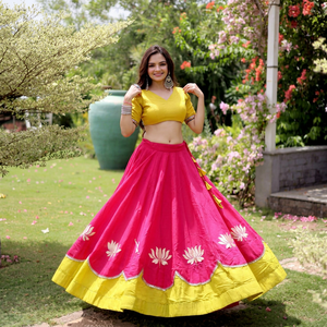 Conjunto Tradicional Indio de Lehenga Choli con Bordado de Flor de Loto, Falda Larga hasta el Suelo y Blusa, Sin Arrugas, Elástico, Étnico, para Diwali - Product Image 1