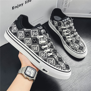 Baskets décontractées légères pour hommes Chaussures de sport en toile respirantes en forme de cœur Nouveau style Chaussures de marche tendance à lacets - Product Image 2