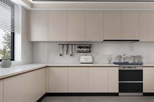 Armoires de cuisine modernes SANTOPOVA de couleur beige avec dosseret en marbre et four double intégré - Product Image 3