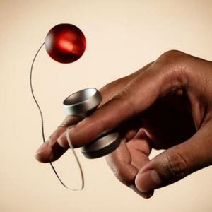 Juguete Kendama, Juego de Habilidad con los Dedos para la Concentración y la Destreza, Portátil, Alivia el Estrés - Product Image 1