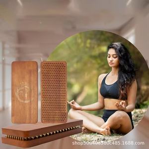 Planche d'acupression en bois avec clous en cuivre pour massage des pieds et entraînement, design portable en bois massif - Product Image 2