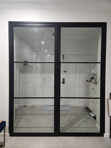 Porte d'entrée intérieure en fer ancien avec vitres à arches françaises, design rétro, couleur blanc et noir - Product Image 2