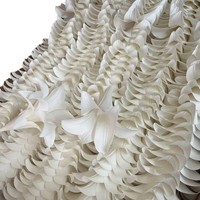 Têtes de fleurs de lys blanc artificiel de nouvelle conception pour suspendre des cristaux décoration de plafond de mariage