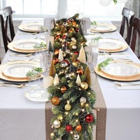 Guirlande de Noël artificielle lumineuse de 1,8 m avec aiguilles de pin et fleurs vertes pour table à manger, décoration intérieure, vente en gros d'usine