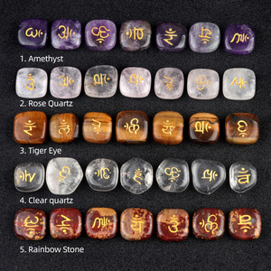 Ornement de paume de yoga avec symbole du <span class=keywords><strong>Chakra</strong></span> Violet 1933, ensemble de runes en pierre sablée, forme carrée irrégulière, sept caractères gravés - Product Image 2