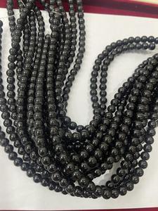 Perles rondes lisses en hématite naturelle de haute qualité avec cordon extensible blanc - Product Image 2