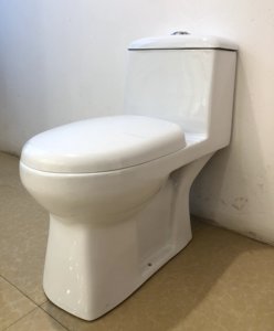 Nouvelle conception <span class=keywords><strong>de</strong></span> toilette monobloc en céramique / WC / WC à double chasse avec abattant à fermeture douce et hauteur confortable pour la maison et l'hôtel - Product Image 3