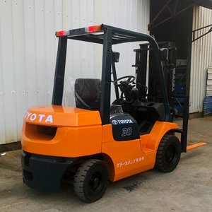 Chariot élévateur Toyota d'occasion de 3 tonnes, chariot élévateur Toyota d'occasion de 3 tonnes diesel pour la logistique et la manutention des matériaux - Product Image 4