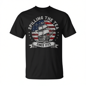 T-shirt « Spilling The Tea Since 1773 » rouge, blanc et bleu pour le 4 juillet - Product Image 2