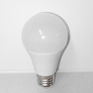 Ampoule LED YIHAN AC 110-265V Forme A60 7W E26/E27/B22 6000K SMD Certifiée CE CRI 80 110lm/W 50000h Garantie 2 Ans - Product Image 1