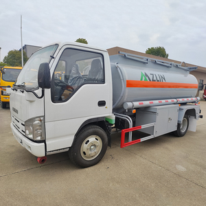 Camion-citerne à huile diesel ISUZU, capacité de 5 m³, transmission manuelle, roues motrices 4x2, état neuf, moins de 5 tonnes de poids total. - Product Image 5