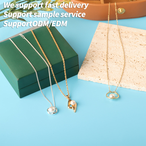 Collar de Acero Inoxidable Chapado en Oro de 18K de Diseño Original con Colgantes de Perlas Huecas Redondas Accesorio de Moda para Mujer - Product Image 2