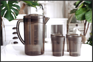Carafe à eau en <span class=keywords><strong>plastique</strong></span> de qualité alimentaire sans BPA de 2,3 L avec tasses, organiseur de réfrigérateur, <span class=keywords><strong>pichet</strong></span> à boisson pour la vaisselle d'extérieur et l'usage domestique - Product Image 3