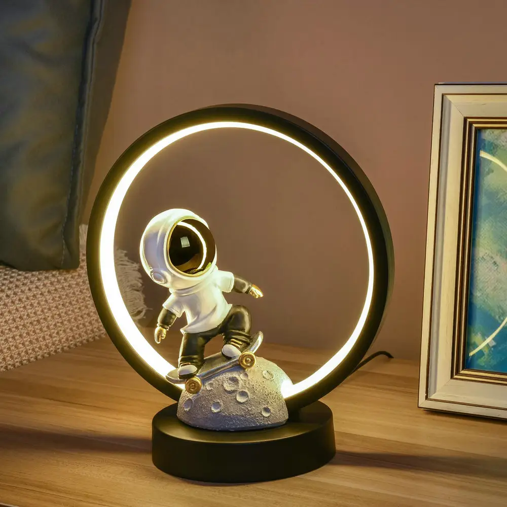 niedriger moq preis kreativ kinderzimmer mini-astronauten-tischlampe dekorativ 3d raumfahrzeug nachtlicht für kind nachtlampe