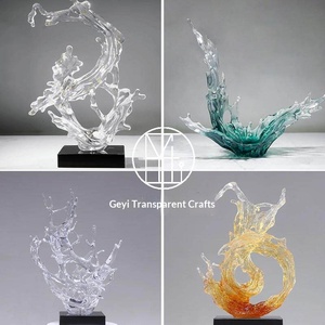 Sculpture abstraite transparente en résine, style vague, moderne et haut de gamme, pour l'art de sol créatif, idéale pour les bureaux de vente, les entrées et les salles d'exposition. - Product Image 5