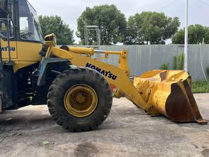 Komatsu รถตัก WA380-3รถตักรุ่น2017ความจุ6000กก. พร้อมกระปุกเกียร์เครื่องยนต์และปั๊ม - Product Image 4