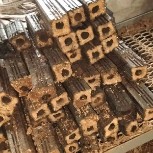 Briquetas de Madera Sostenibles, Combustible de Biomasa para Barbacoa, Chimenea, Uso Industrial, Bajo Contenido de Cenizas, Combustión Limpia, Alto Rendimiento de Calor, Exportación - Product Image 1