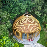 Dôme de Glamping Modulaire Préfabriqué Style Moderne Créatif Cabane Loft Texture Bambou pour Hôtels de Tourisme et Complexes de Vacances